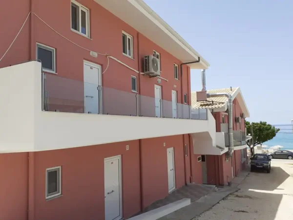 Vila Siragast, Vrahos leto * Fun Travel Agency