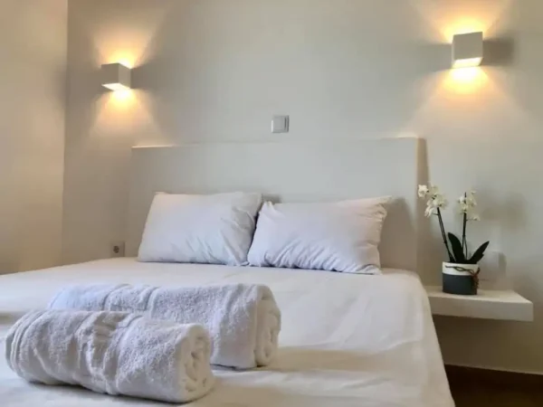 Vila Siragast, Vrahos leto * Fun Travel Agency