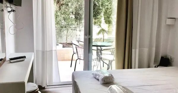 Vila Siragast, Vrahos leto * Fun Travel Agency