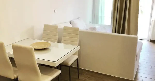 Vila Siragast, Vrahos leto * Fun Travel Agency