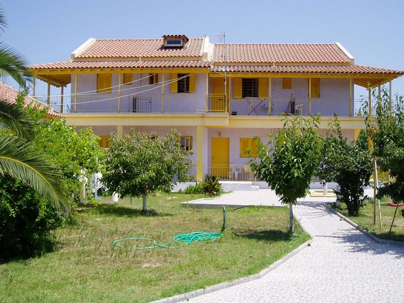 Yellow House – Kavos