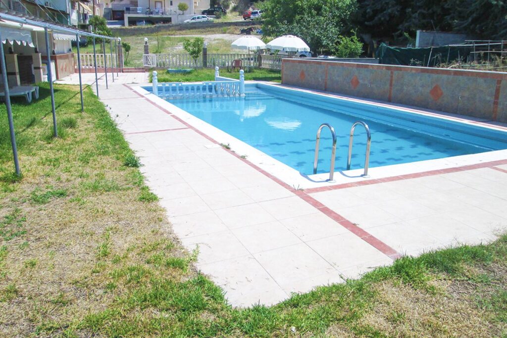 Vila Mihalis Polihrono - bazen u dvoristu - fun travel agency