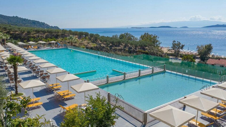 Akrathos-beach-hotel-bazeni