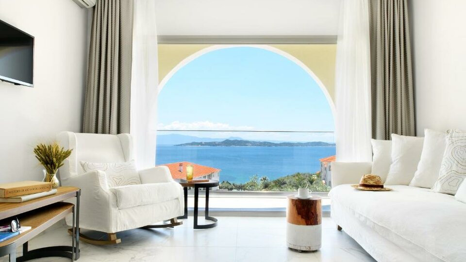 Hotel-Akrathos-beach-hotel-executive-suite-sea-view