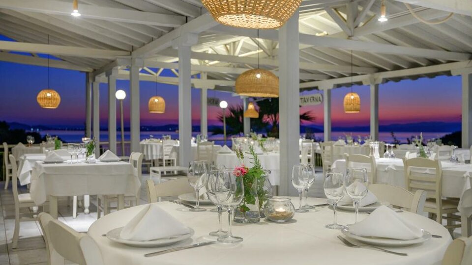Hotel-Akrathos-beach-hotel-restoran-nocu