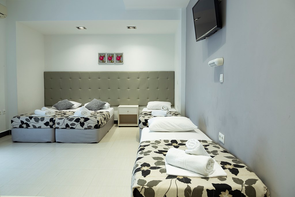Hotel-Dafni-Plus-quadruple-room