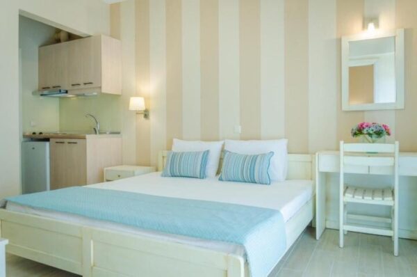 Palm Studios Limenas, Tasos leto * Fun Travel Agency