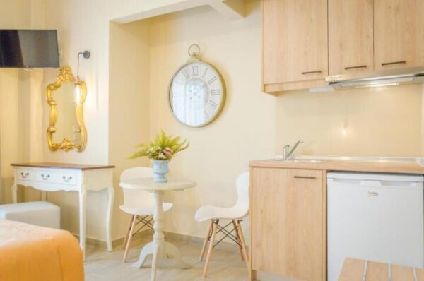 Palm Studios Limenas, Tasos leto * Fun Travel Agency