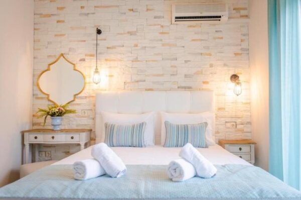 Palm Studios Limenas, Tasos leto * Fun Travel Agency