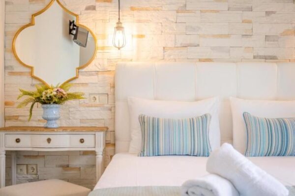 Palm Studios Limenas, Tasos leto * Fun Travel Agency