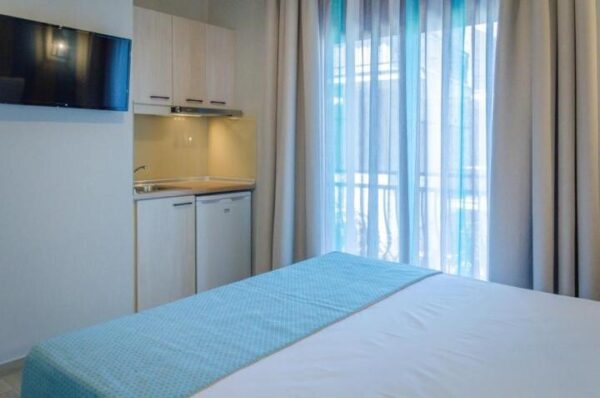 Palm Studios Limenas, Tasos leto * Fun Travel Agency