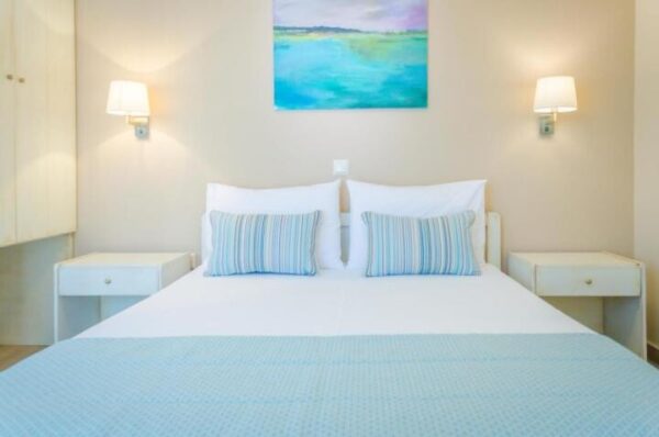Palm Studios Limenas, Tasos leto * Fun Travel Agency