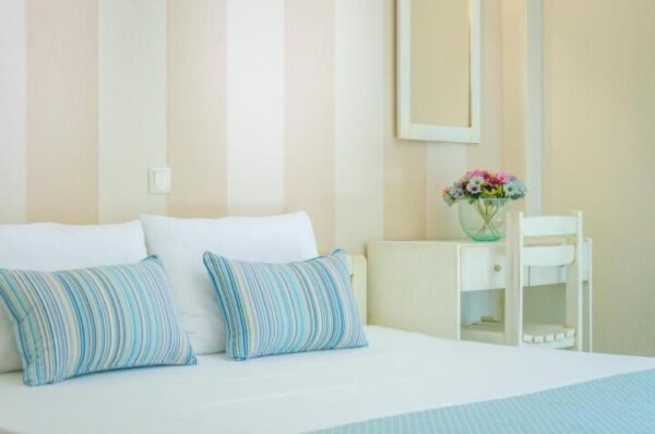 Palm Studios Limenas, Tasos leto * Fun Travel Agency