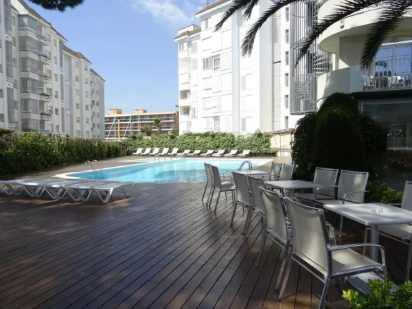 Hotel-Alegria-Fenals-Mar-bazen-1