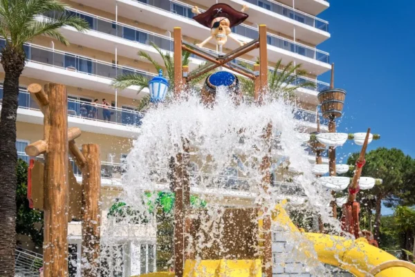 Hotel-Oasis-Park-Splash-aqua-park