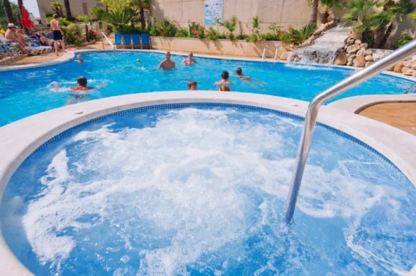 Hotel-Oasis-Park-Splash-bazen