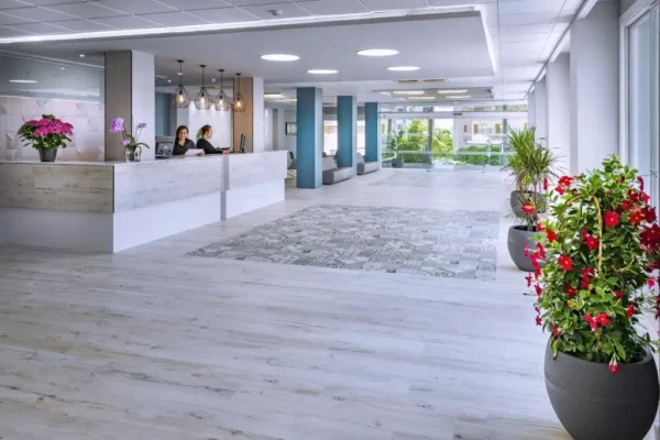 Hotel-Oasis-Park-Splash-recepcija