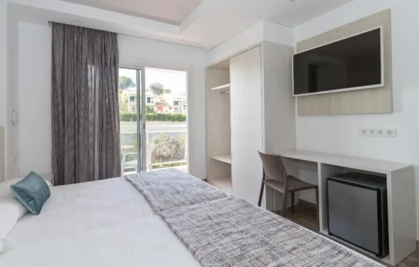 Hotel-Oasis-Park-Splash-soba-2