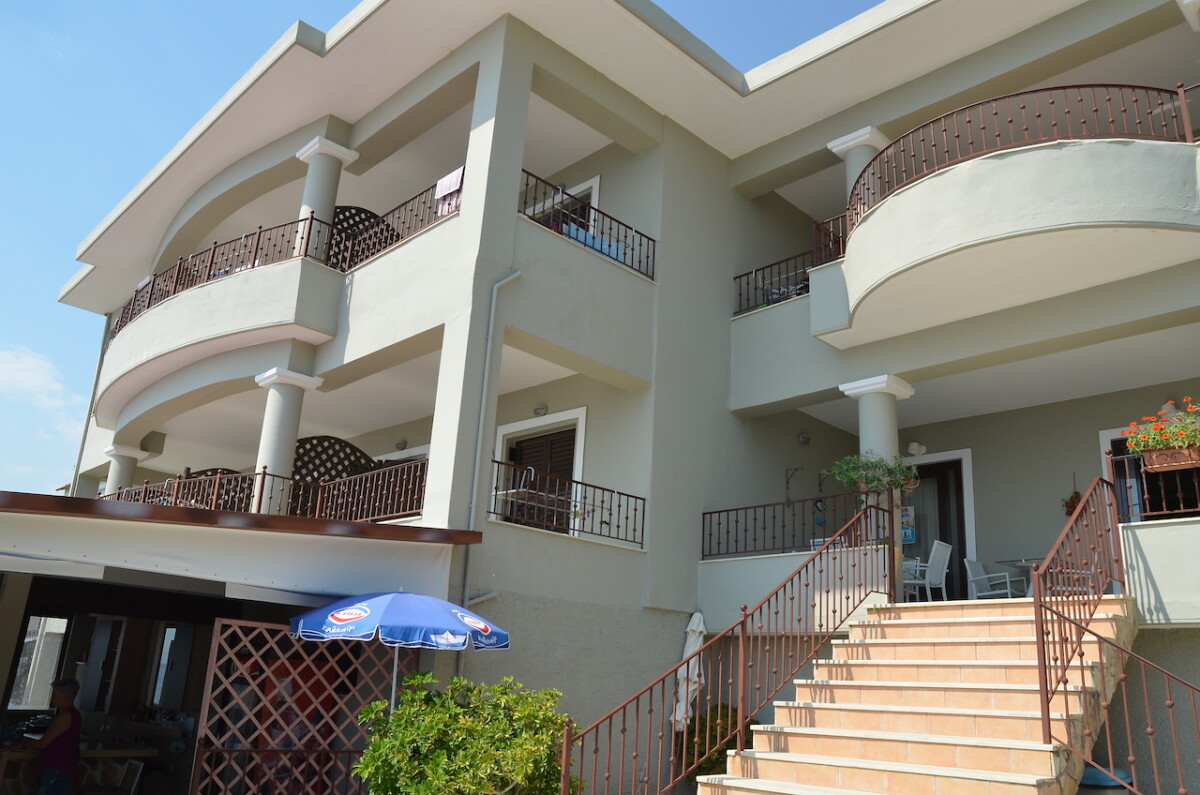 Hotel Rousto, Vrahos leto 2026