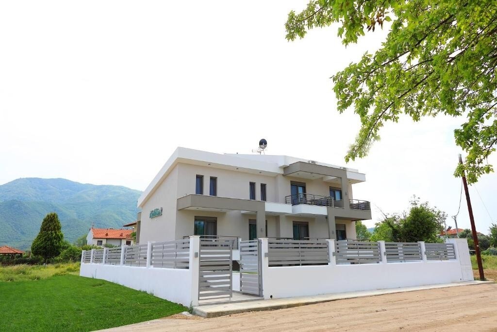 Vila Kallini, Stavros leto 2026